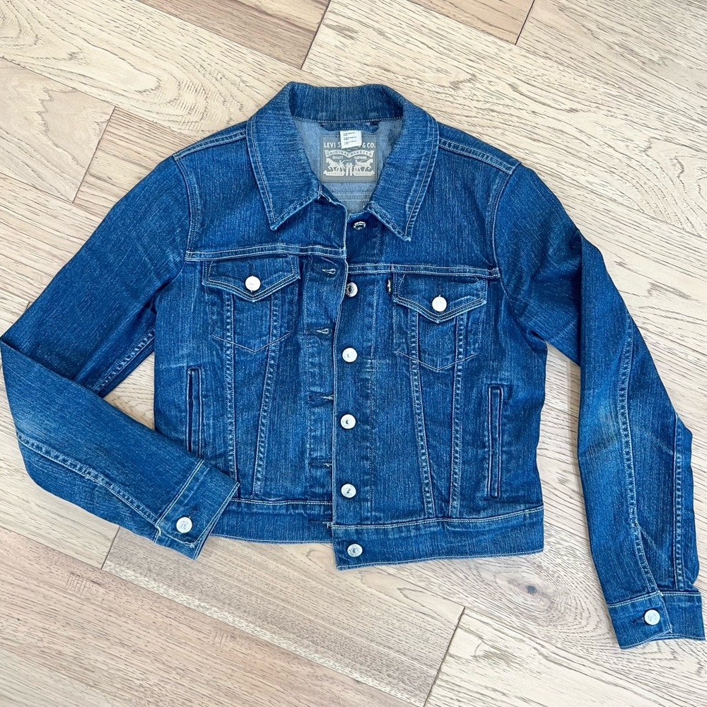 Levi’s Classic Jean Jacket - Picture 5 of 6